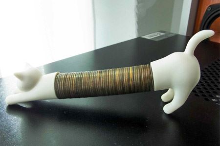 にゃんこの胴に5円玉が50枚貯まる。縁起◎の願掛けキャット
