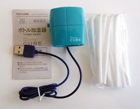  USBケーブル付きの本体と吸水スティック（5本）、さらに取り扱い説明書がセットです