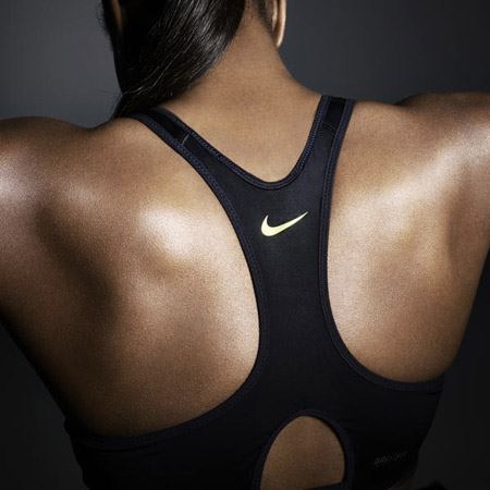 Nike史上もっともサポート力の高いスポーツブラが登場！ - 価格.com 