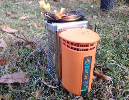 焚き火、料理、充電ができる！ 高機能すぎるキャンプストーブ