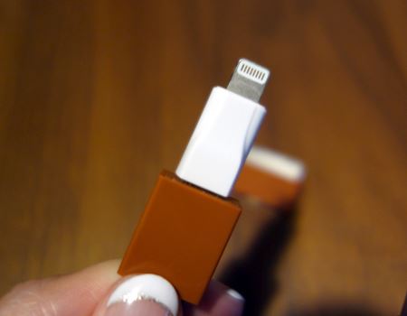 A_v^[g΁A}CNUSB̒[qDȂ̂֕ύXł܂iiPhone 6pA_v^[͎łj