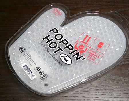 POPPIN' HOT oven mitt