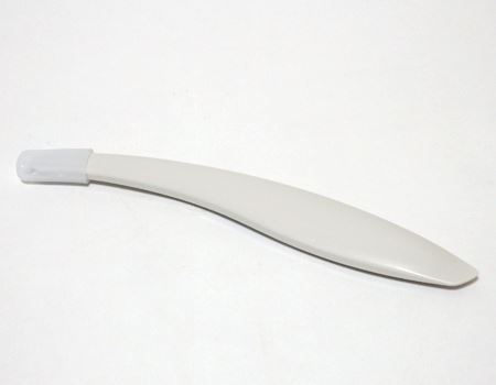 TCÝA18.4cm~2.5cm~1.3cmB̕J[uĂĎuV̂悤Ɉ܂