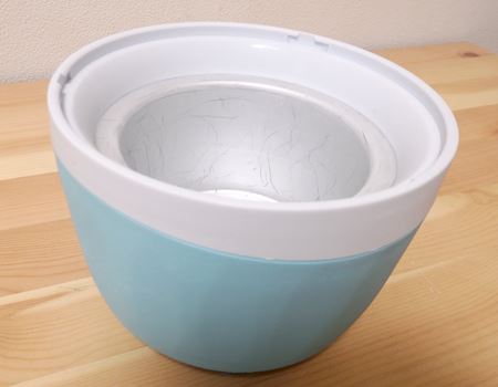 a15cm̃Xy[XȂAԂȃACXeBe̒ɓނ̂悤Ȃ̂Ă̂A点O̓`v`vƉt̂̉܂