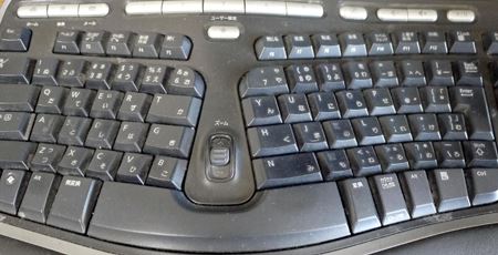 手首の疲れが全然違う 人間工学に基づいたキーボード 価格 Comマガジン