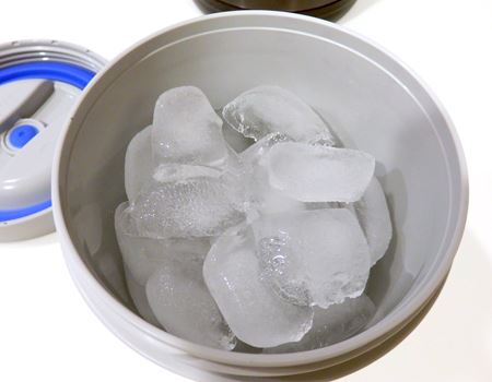水筒ならぬ氷筒 ありそうでなかった氷専用の魔法びんの実力は 価格 Comマガジン