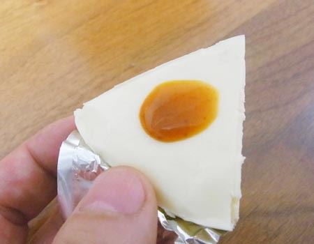 こちらもダメもとでやってみたカマンベールチーズ。これもアリです。チーズの味わいがさらに芳醇で濃厚になった気がします