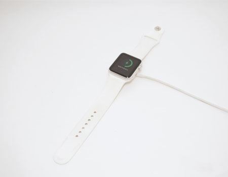Apple Watchの充電が劇的に快適になる専用スタンド - 価格.comマガジン
