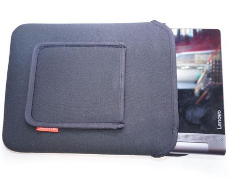܂͖{f̎dlǂA10.1C`fBXvCڂLenovo YOGA Tablet 3 ProĂ݂܂Bt^ΒE悤ȂƂ͂ȂƎv܂AȂł
