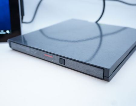ノートPCでブルーレイを見るにはどうしたらイイの？ を解決