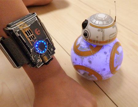 フォースでBB-8を操れ！ ジェダイになれる激アツリストバンド