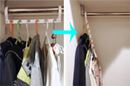 収納スペースが1/2! タテにもヨコにも使えるスマートハンガー