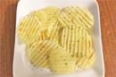 レンジでチン♪ でウェーブカットのポテトチップスが作れちゃう!