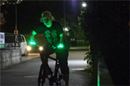 暗闇でピカッ! 自転車用グローブにLEDが付いちゃった