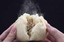No.1「肉まん」決定戦! 551、五十番、聘珍樓…人気の5種を食べ比べ