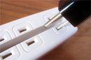 これで安心♪ ほこりが原因の火災を予防する“穴あき”電源タップ