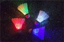 日が沈んでも遊べちゃう! LEDで光るバドミントン用シャトル