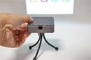 ホムパやプレゼンにぴったり! 小さくてもくっきり映る小型プロジェクター