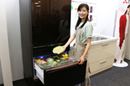 野菜をよく使う人はうれしい! 三菱電機の“真ん中野菜室”冷蔵庫「MXシリーズ」は使い勝手がイイ!!