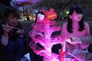ナイトプール仕様の流しそうめんマシンで、非パリピ女子が夜桜ガールズパーティーを開催した