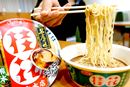カップ麺VSお店のラーメン、熊本ラーメン「桂花」をコラボカップ麺はどこまで再現した?