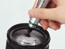 指紋汚れもバッチリ! ペン感覚のカメラレンズ清掃グッズ