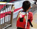 【鉄ちゃん養成グッズその1】背中に新幹線こまちを乗せてみた。