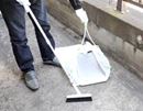 ゴミ袋がそのままチリトリに変身する便利なアイテム