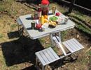 BBQには、組み立てが簡単なテーブルとイスのセットが必須!