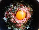 “生肉フレーク”を使った牛トロ丼がめちゃめちゃウマい!