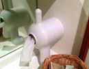 犬のお尻からアレが! トイレが笑いに包まれる和やかアイテム