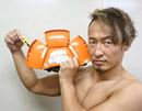 ヒモを引くだけ簡単組み立て! 折りたたみ式防災ヘルメット