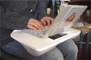 膝の上でのパソコン作業が劇的にラクになるテーブル発見!