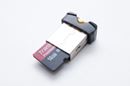 差しっぱなしでOK! 極小microSDカードリーダー発見
