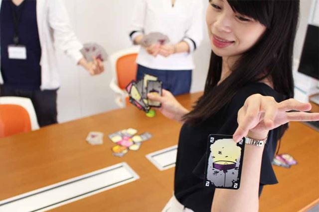 ポイッとカードを捨てちゃえば…イカサマ完了です