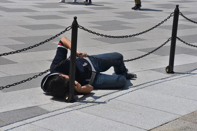 撮るときには寝転がったり…