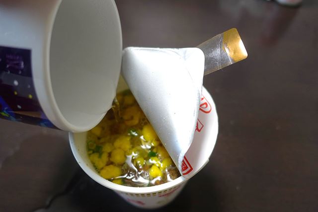 せっかくなんで、カップラーメンでも作ってみましょうか