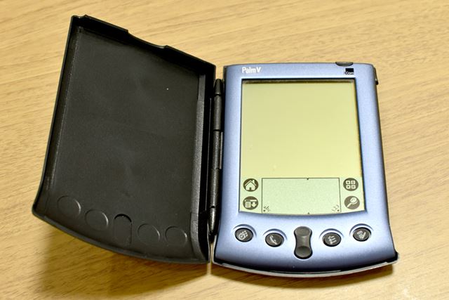 山田氏が所蔵する「Palm V」。このカラーモデルは、世界に5台しかない