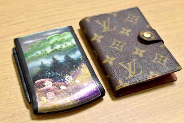 友禅染仕様のPalmカバーと、ルイ・ヴィトンケース