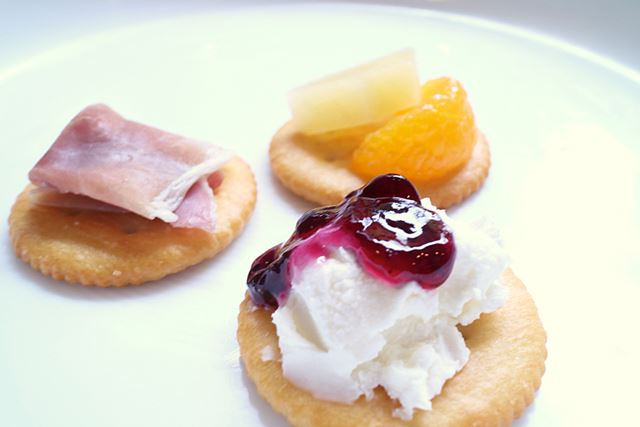 よくネットで見るフルーツやチーズ、生ハムなど