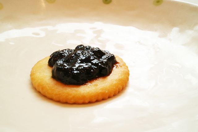 ジャムに見えるかもしれないけど「江戸むらさき ごはんですよ！」