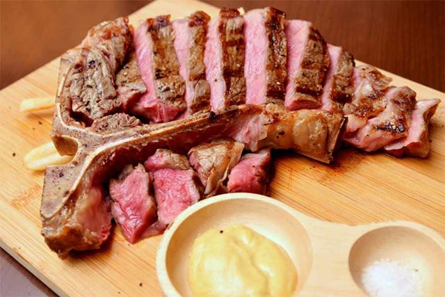 アンガス牛のTボーンステーキ　5,940円