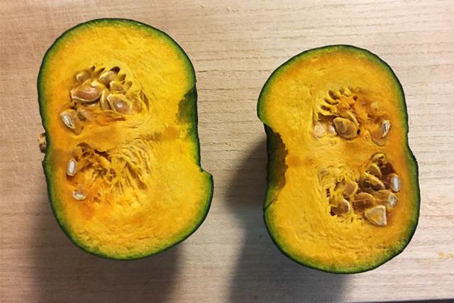 これは普通の包丁で切りましたが、まぁ手が痛い