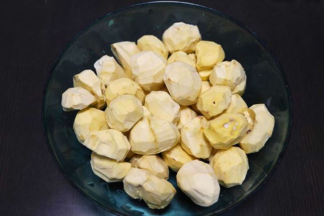 アドバイスを参考にボクも栗をむいてみたんですが…ホントに楽々！