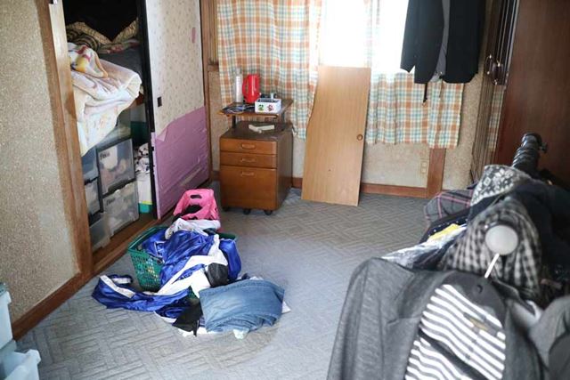 この汚い部屋が今日のダンスフロアとなる（予定）