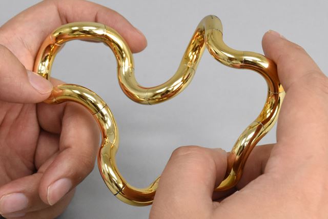 好きなようにほどいて、手に絡ませたり……