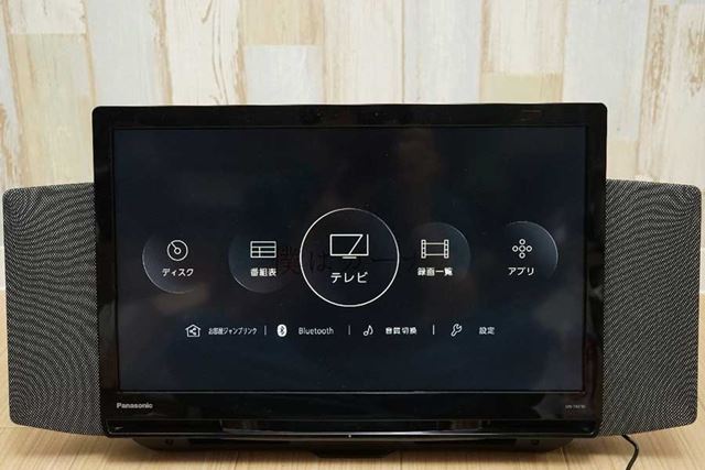 テレビ放送と録画関係、ディスク、アプリ（ネット対応）が並ぶメニュー