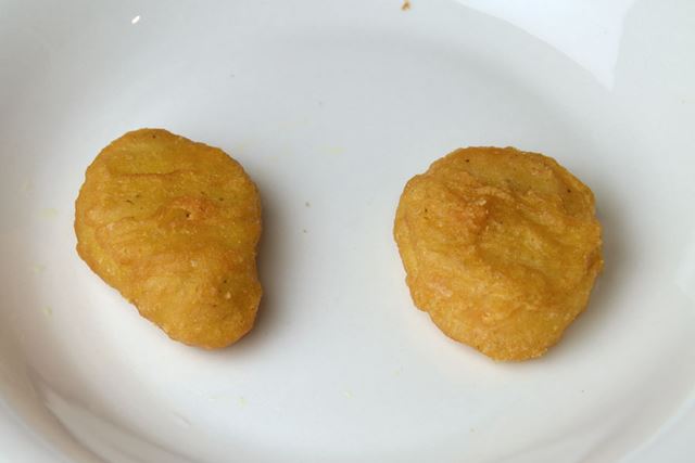 左が温め直したもの、右が冷めたもの。見た目には特に違いはなし