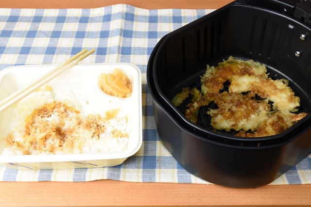 バスケットに天ぷらだけ入れて150℃で8分間温め直した