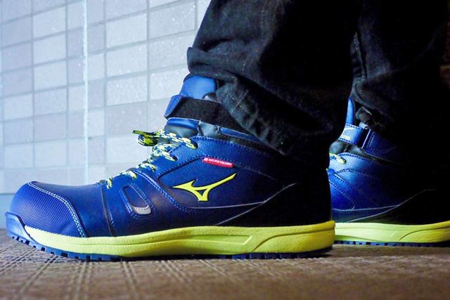 これが作業靴だと思わないですよね？